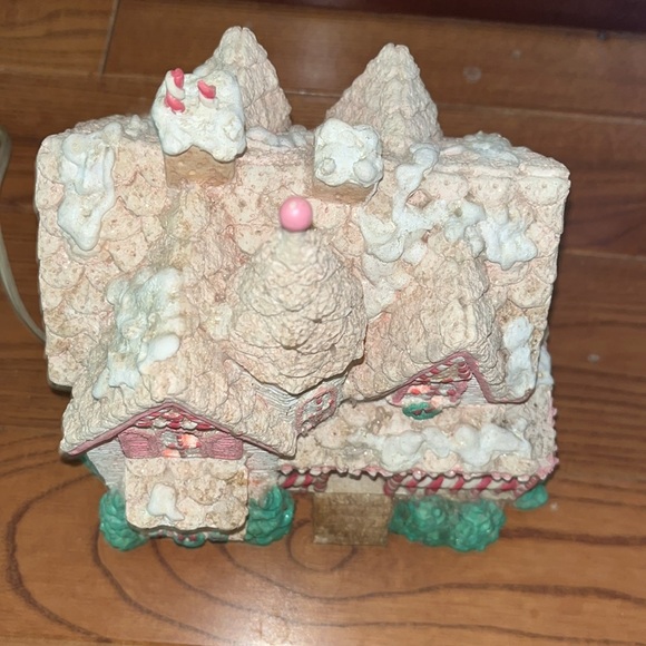 1998 house of Lloyd Sugarland Estate gingerbread lighted house - Picture 8 of 13